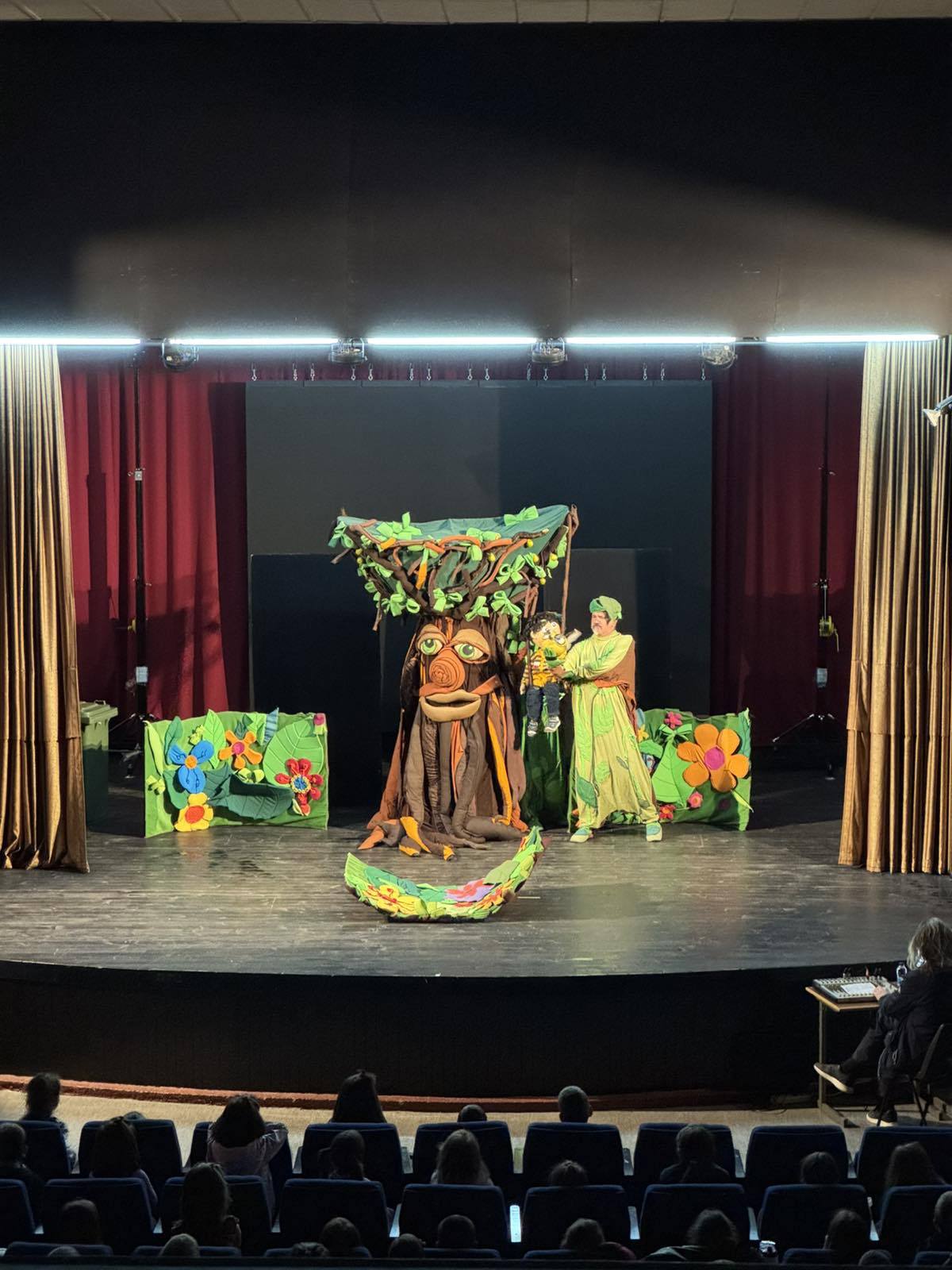 PREDSTAVA „PAO S KRUŠKE“