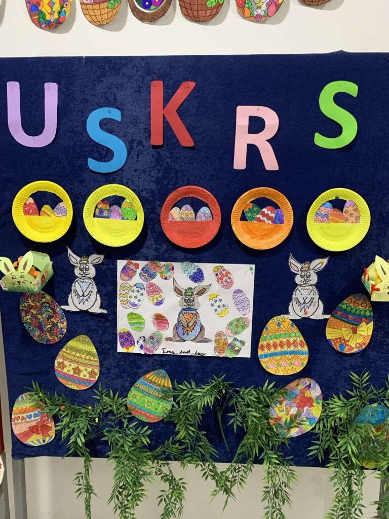 Učenici Male škole su sa svojim učiteljicama pripremili tematsku izložbu povodom Uskrsa